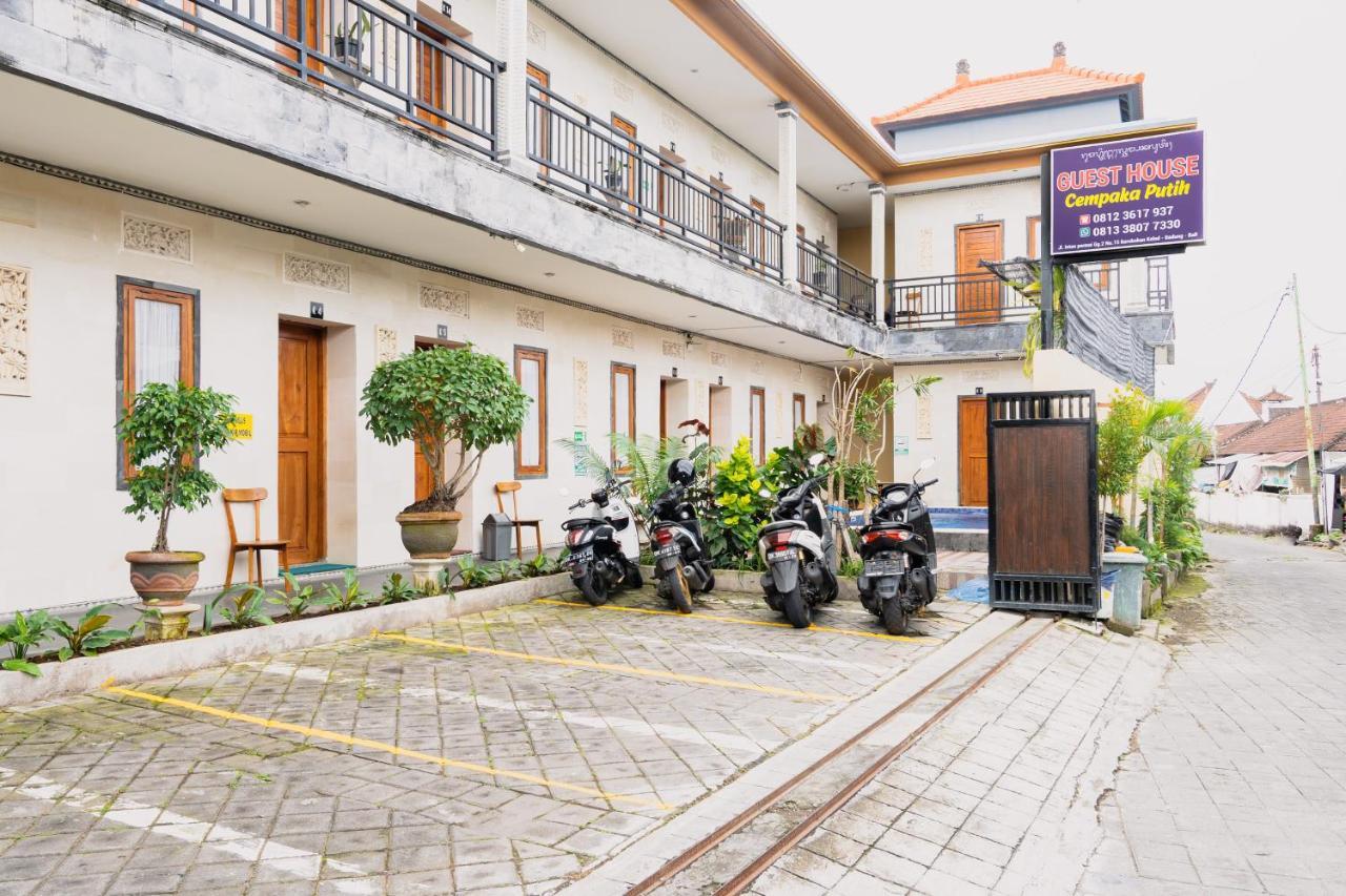 Guesthouse Cempaka Putih Семиньяк Экстерьер фото